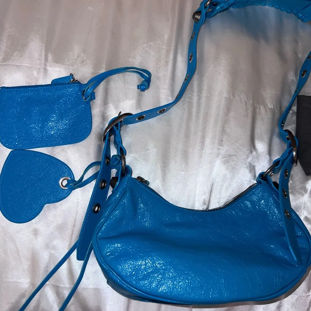 💕🚨SALE NWT Authentic Balenciaga Le Cagole XS in Turquoise / Blue Leather - Picture 4 of 9